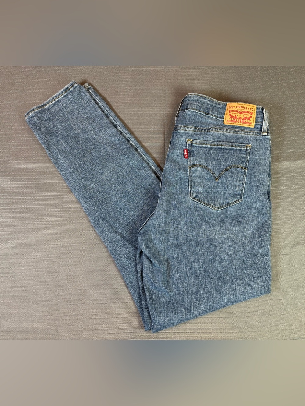 Levi’s 711 Skinny Jeans Women’s 32x30 Light Wash Mid Rise Stretch Denim